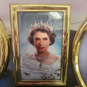 Queen Elizabeth ii Crowned Framed golf Polished brass 4x6